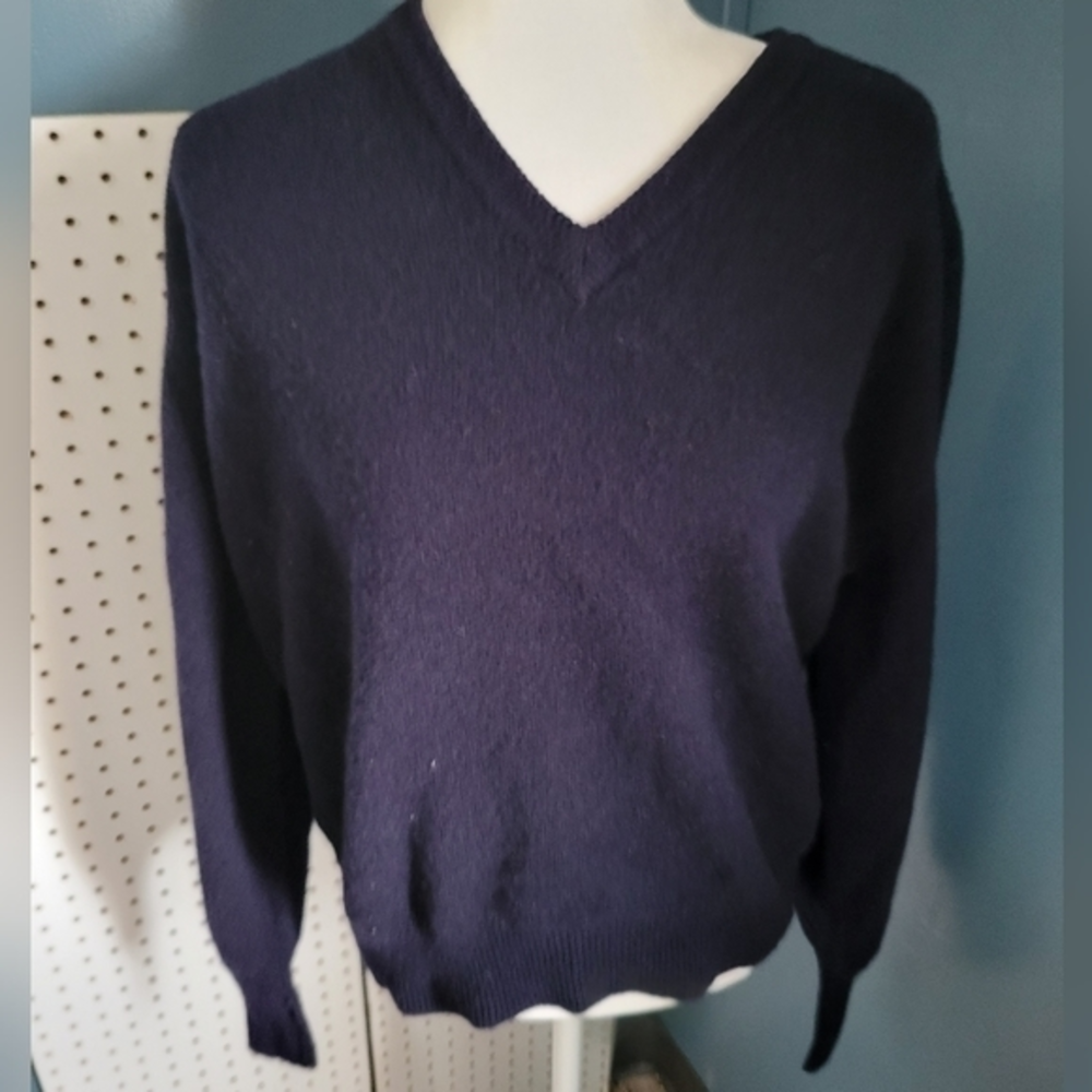 Nordstrom 100% Lambs Wool size XXL‎ navy blue v neck sweater